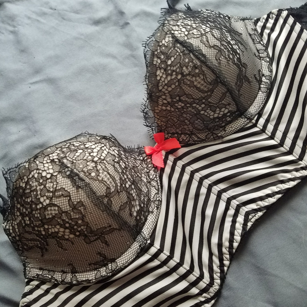 VS striped lace corset size 34b